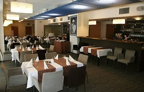 学术及会议中心酒店 罗兹托基 4*,