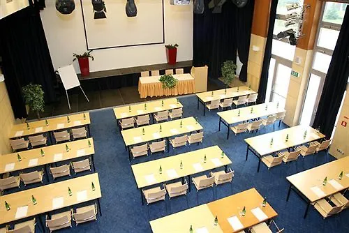 学术及会议中心酒店 罗兹托基